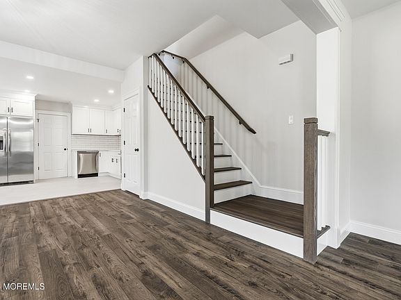 4th image of 22 Washington Street