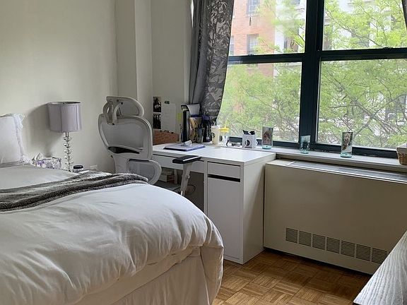 4th image of 225 E 6th St APT 4G