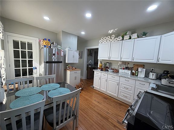 4th image of 5 Arnold Ave