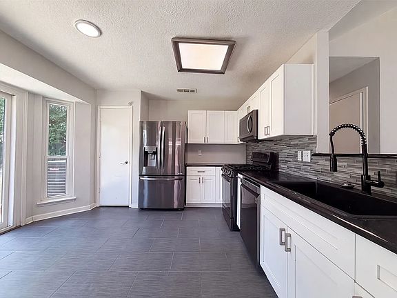 5th image of 534 Royal Valley Rd