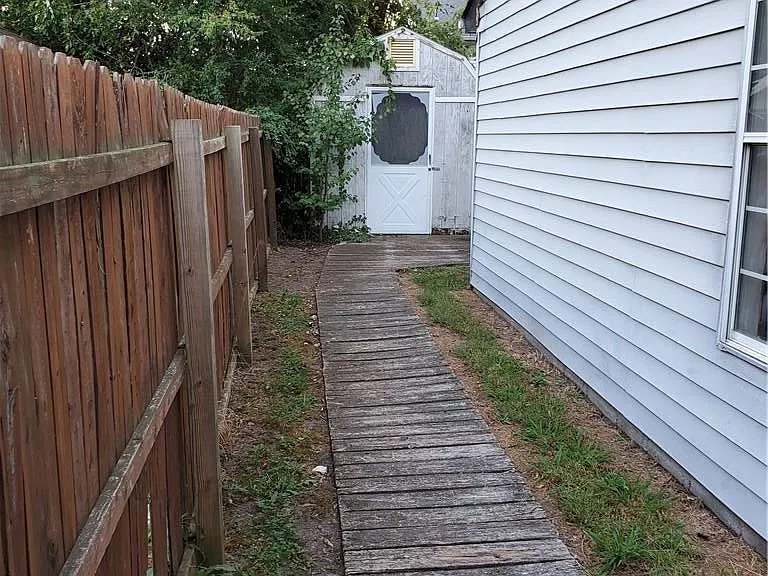 953 Dallas Ct — Photo 37