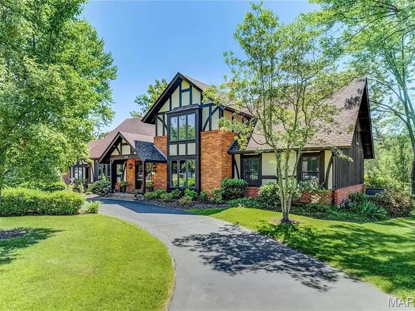 332 Ladue Lake Dr, Saint Louis, MO 63141