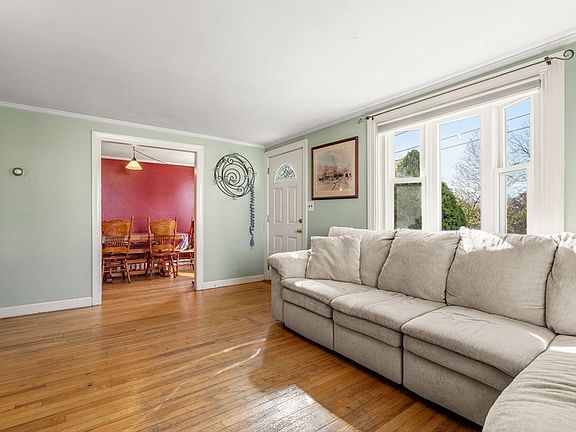 3rd image of 35 Macarthur Rd