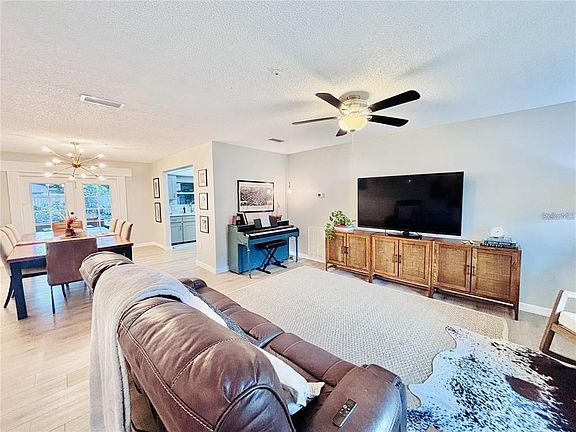 3rd image of 4033 13TH AVENUE W