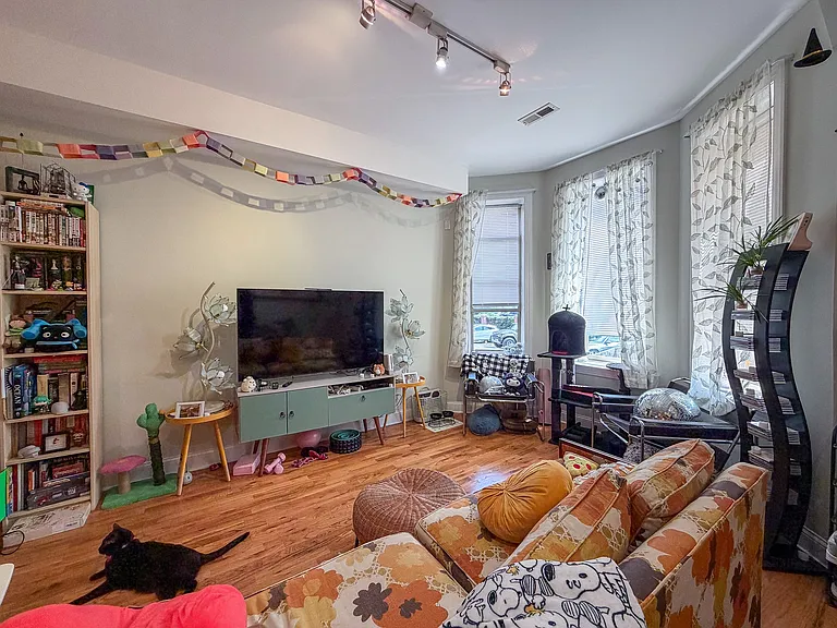 1826 N. Wood St — Photo 3