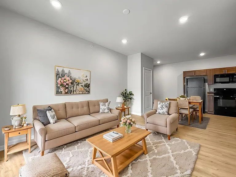 Parkside Luxury Apartments — Photo 2