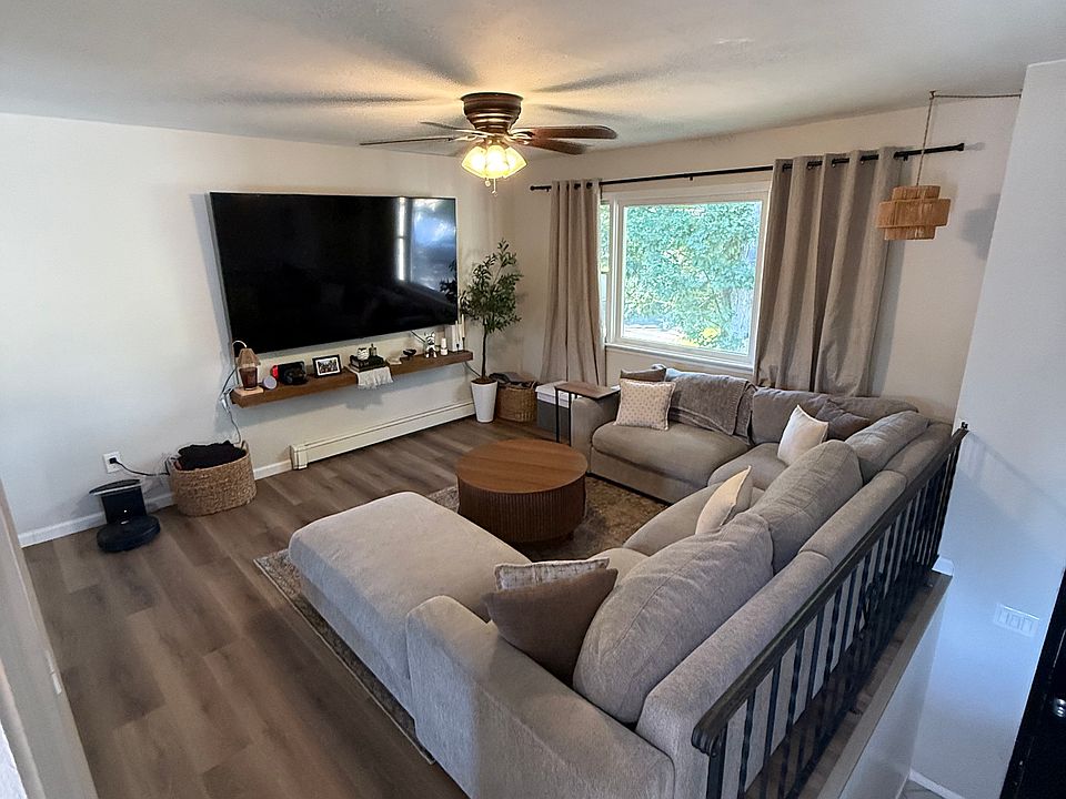1st image of 4 Edith Ln #1