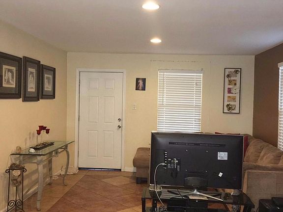 5th image of 2044 E Myrtle St
