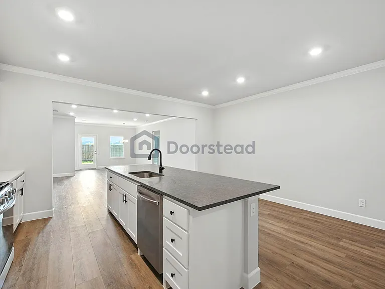 652 Parkside Dr — Photo 14