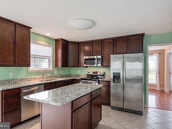 3rd image of 206 Dogwood Ave