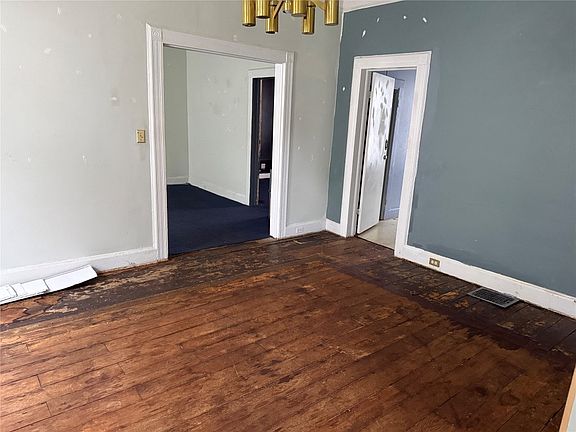 5th image of 93 Pine St