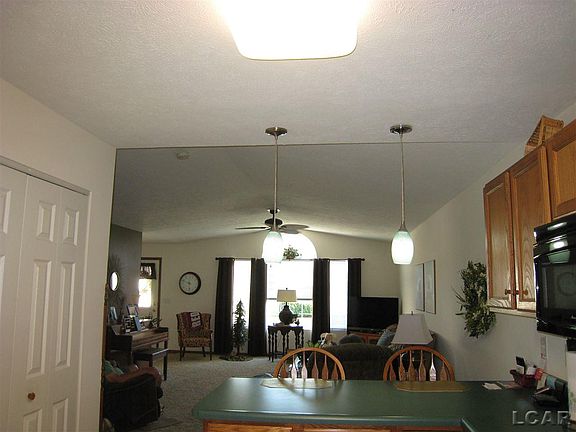 5th image of 1102 Carriage Dr