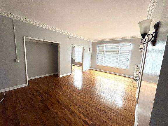 3rd image of 1737 Whitley Ave APT 404