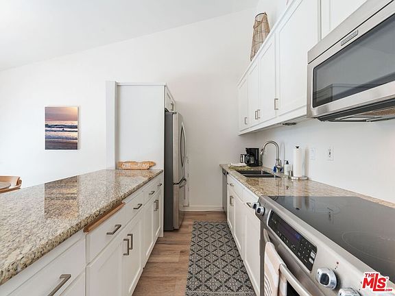 5th image of 647 S Prospect Ave Unit 202