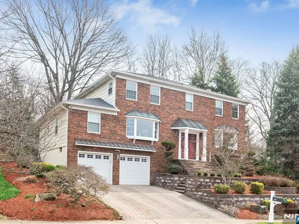 445 Pine Hill Rd, Leonia, NJ 07605