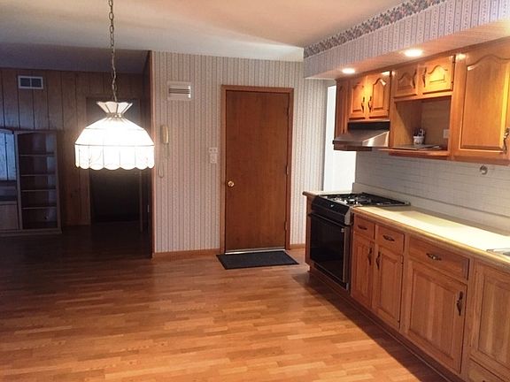 5th image of 17020 University Ave