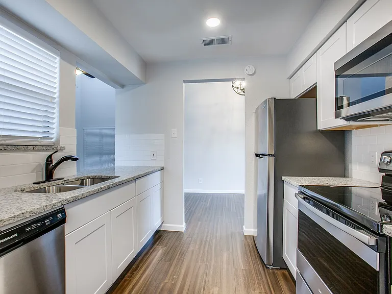 Creekside Condominumums — Photo 44