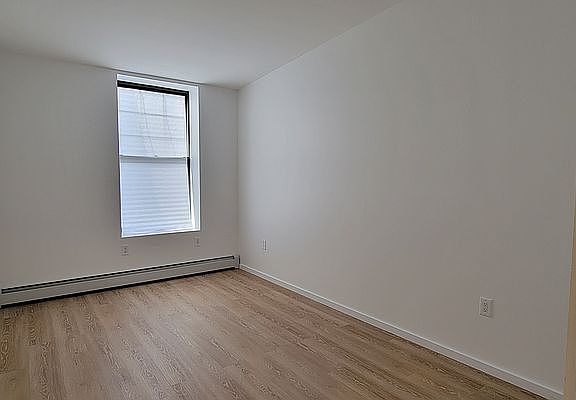 5th image of 36 Van Dyke St APT 3