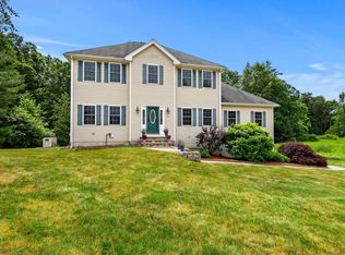 26 Shakespeare St, Tyngsboro, MA 01879