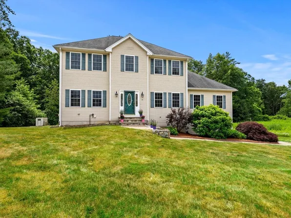 26 Shakespeare St, Tyngsboro, MA 01879