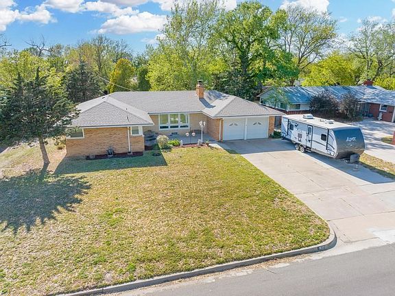 3rd image of 1633 N Womer Dr