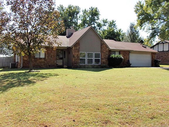 2nd image of 1455 Paradise Pkwy