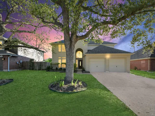 323 N Esplanade Ln, Stafford, TX 77477
