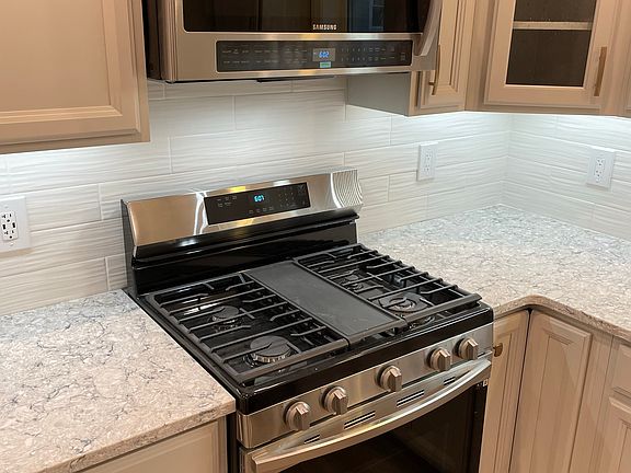 5th image of 52 Garfield Ave APT 1
