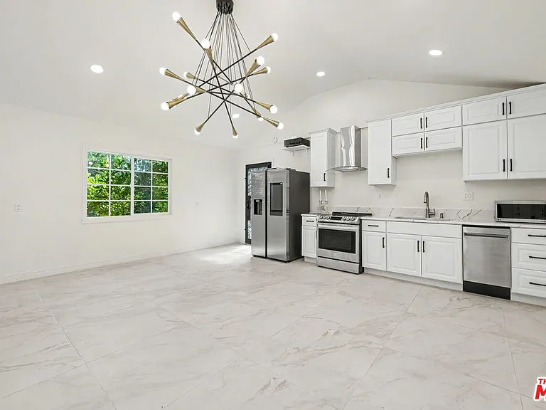 204 Foothill Rd — Photo 37