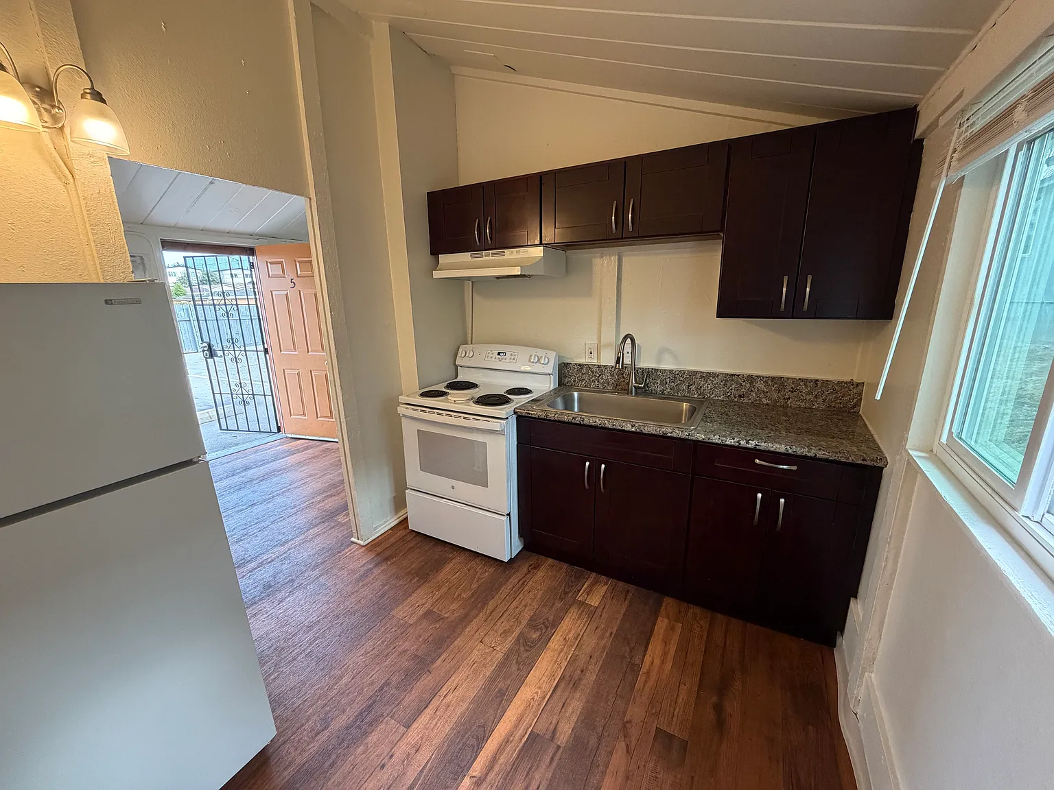 Studio, 260 sqft, $1,380 — Photo 3