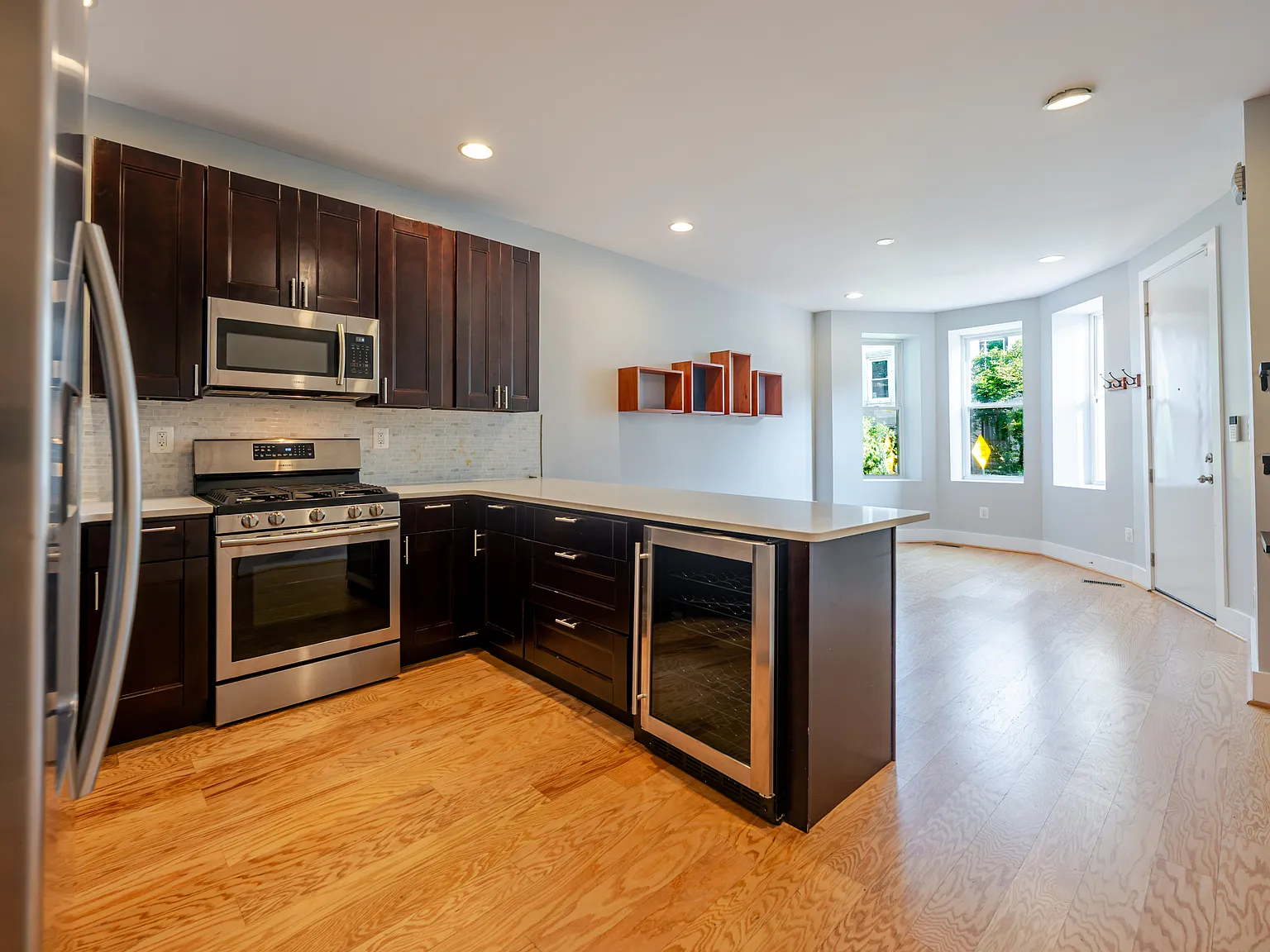 3 bed, 2.5 bath, 1147 sqft, $3,495 — Photo 3