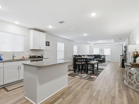 3rd image of 10101 Newtown Dr