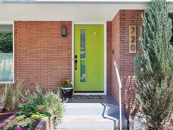 5th image of 720 NE 107th Pl