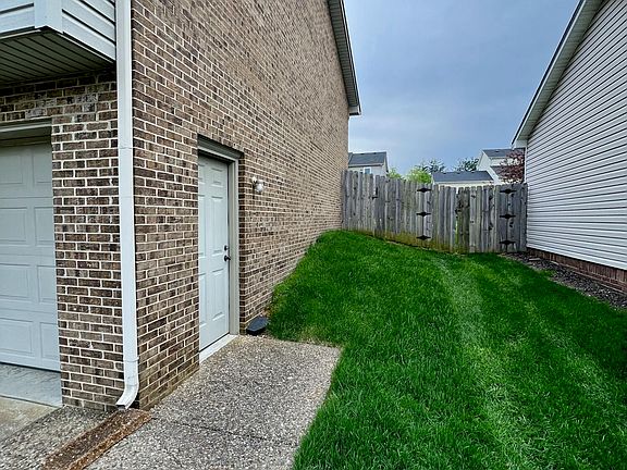 4th image of 464 Stone Creek Dr