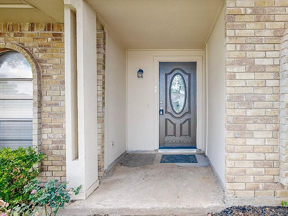 2nd image of 1901 White Rose Ln