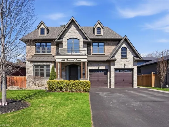 1395 Trotwood Ave, Mississauga, ON L5G 3Z7