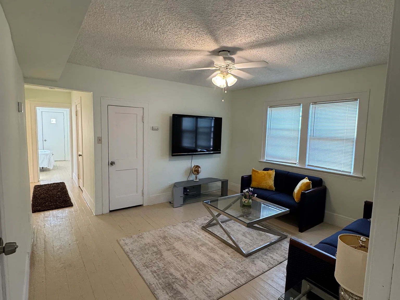 2 bed, 1000 sqft, $1,680 — Photo 2