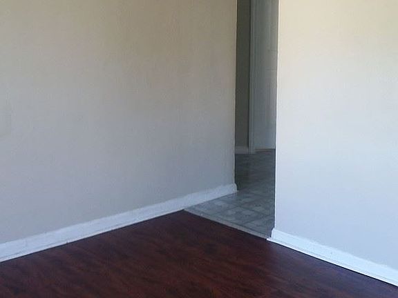 3rd image of 2547 Denver Ave