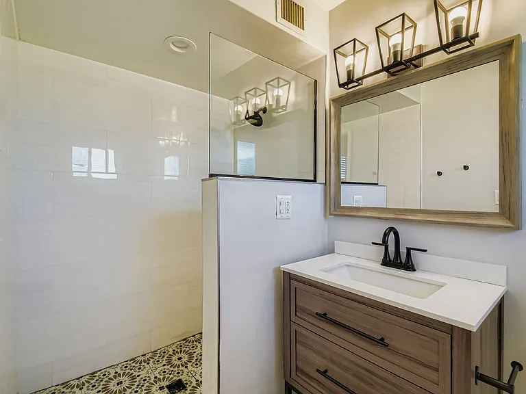 4020 E Earll Dr — Photo 10
