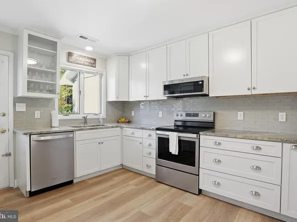24580 Deepwater Point Dr APT 2, Saint Michaels, MD 21663