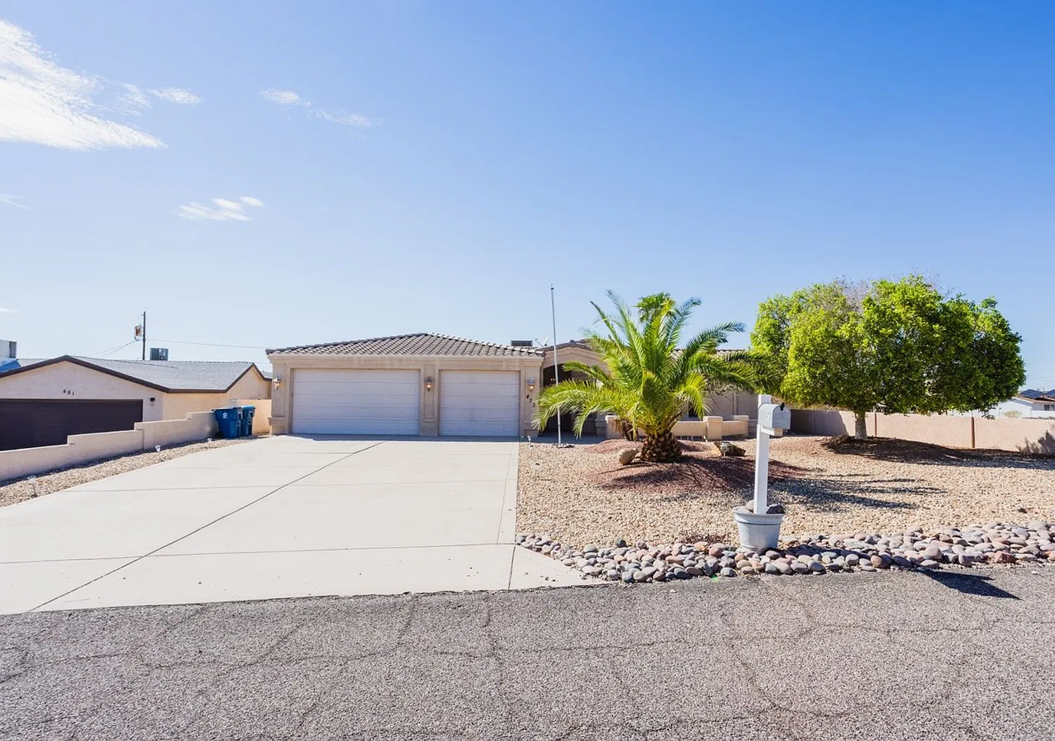 Private Desert Retreat! Vacation Home w/ a Pool & 3 Car Garage — Photo 4