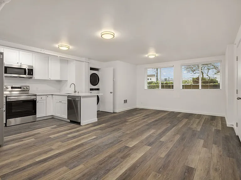 2214 Yale Ave E — Photo 20