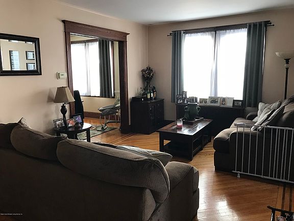 5th image of 16 Elmira Ave