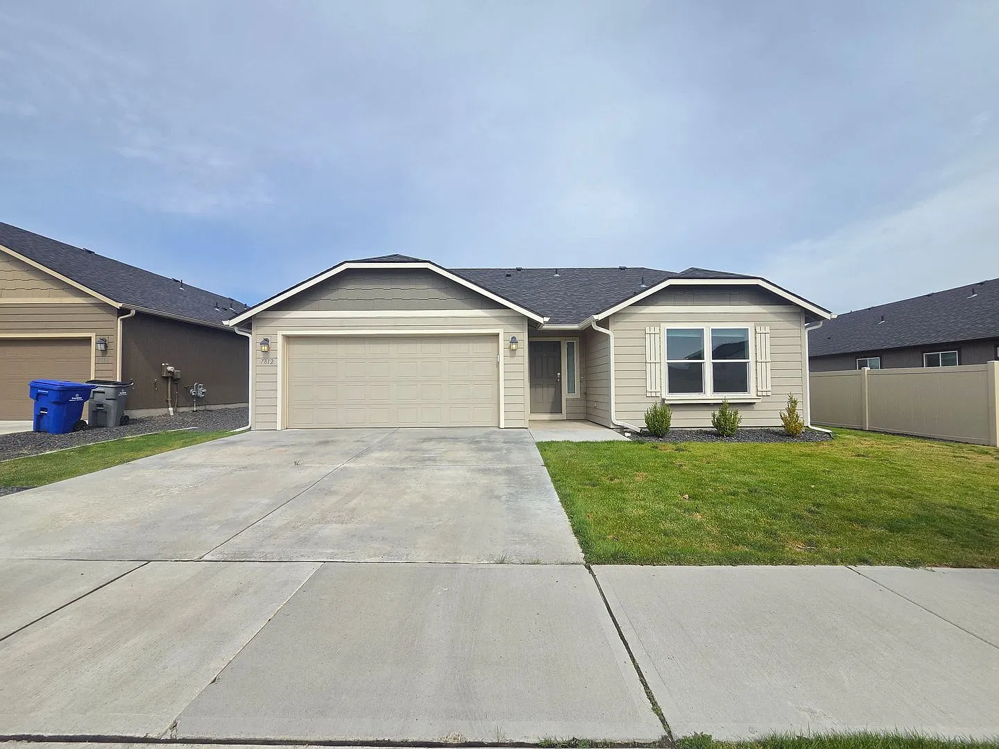 $2,350 - 3 Bed / 2 Bath Beautiful Open Layout Home in Cheney — Photo 4