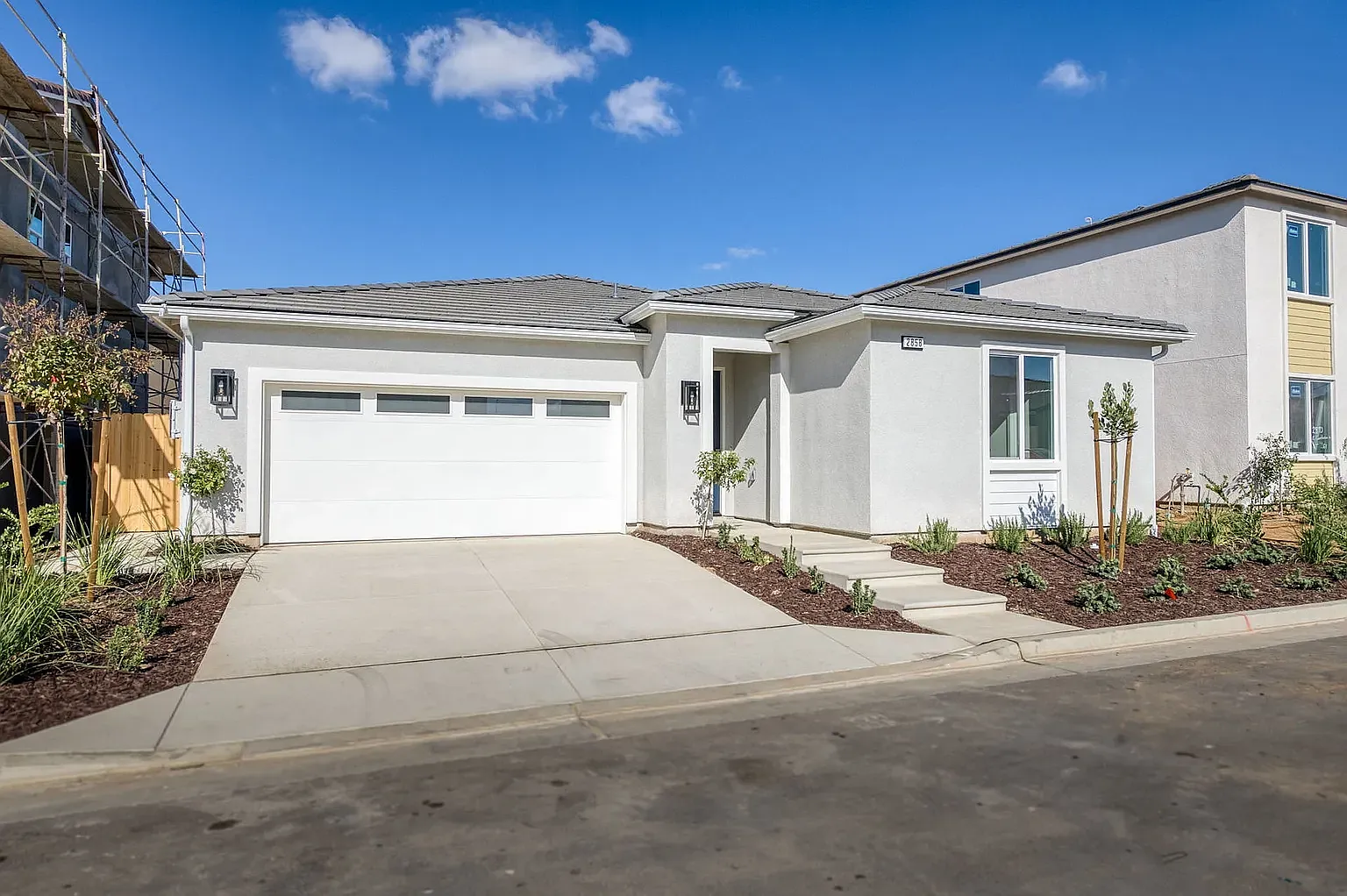 2858 E Corteza Dr photo 1