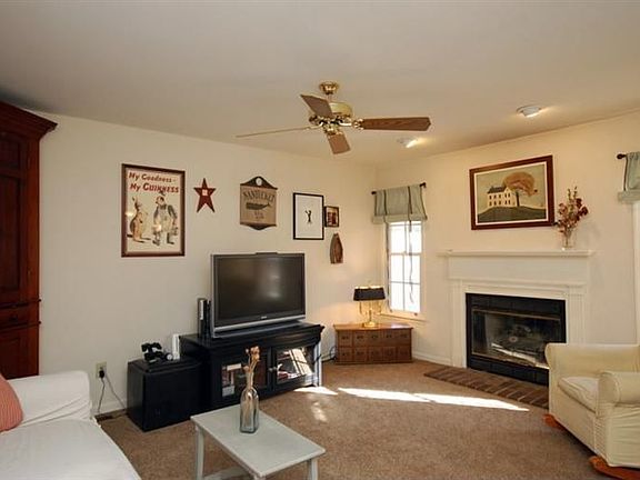 4th image of 808 Edgewood Dr