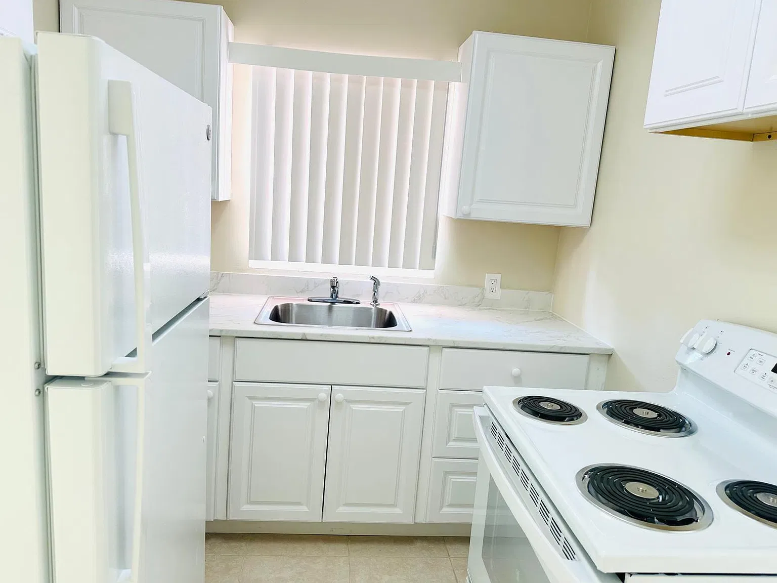 3 bed, 1.0 bath, 888 sqft, $1,500 — Photo 4