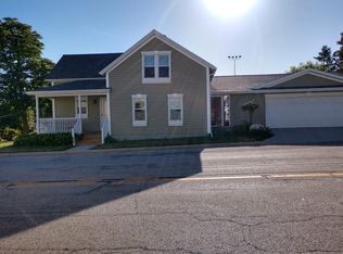 708 Tower Ave, Kellnersville, WI 54230