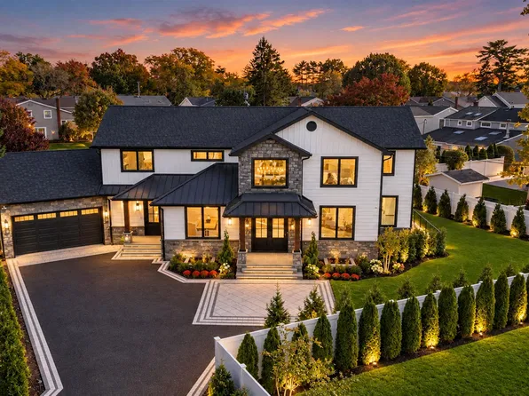 620 Boelsen, Westbury, NY 11590