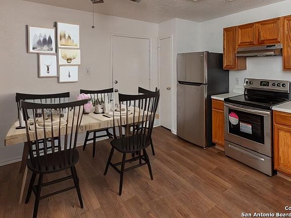 4th image of 9247 Encino Village
